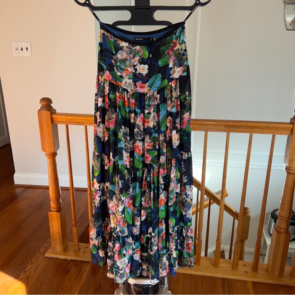 Ooto till July 1. Karen Millen floral skirt US 4 UK8